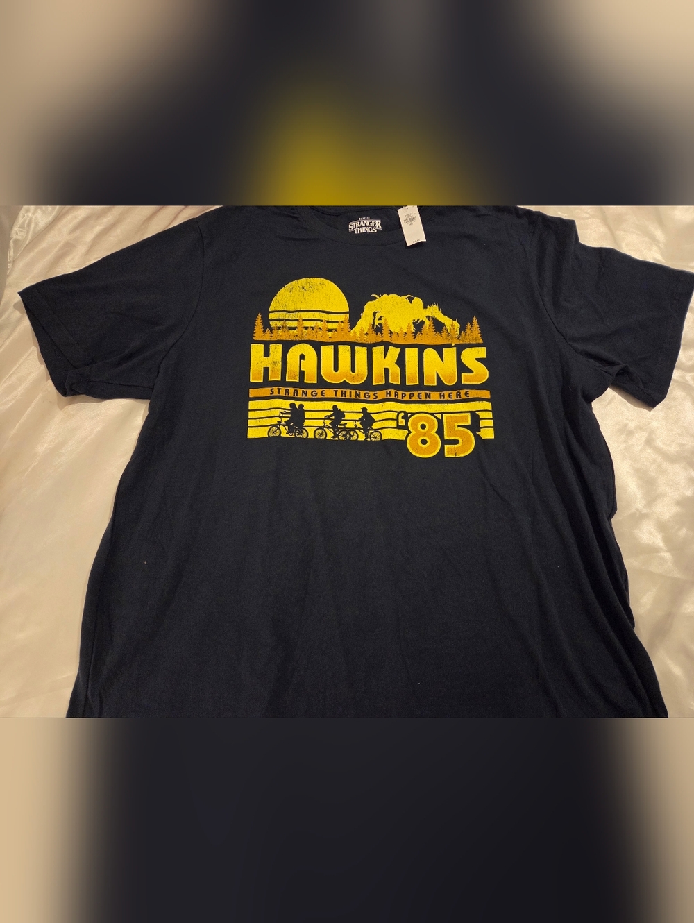 Stranger Things Hawkins 85 XXL Graphic T Shirt Netflix NWT Black Yellow